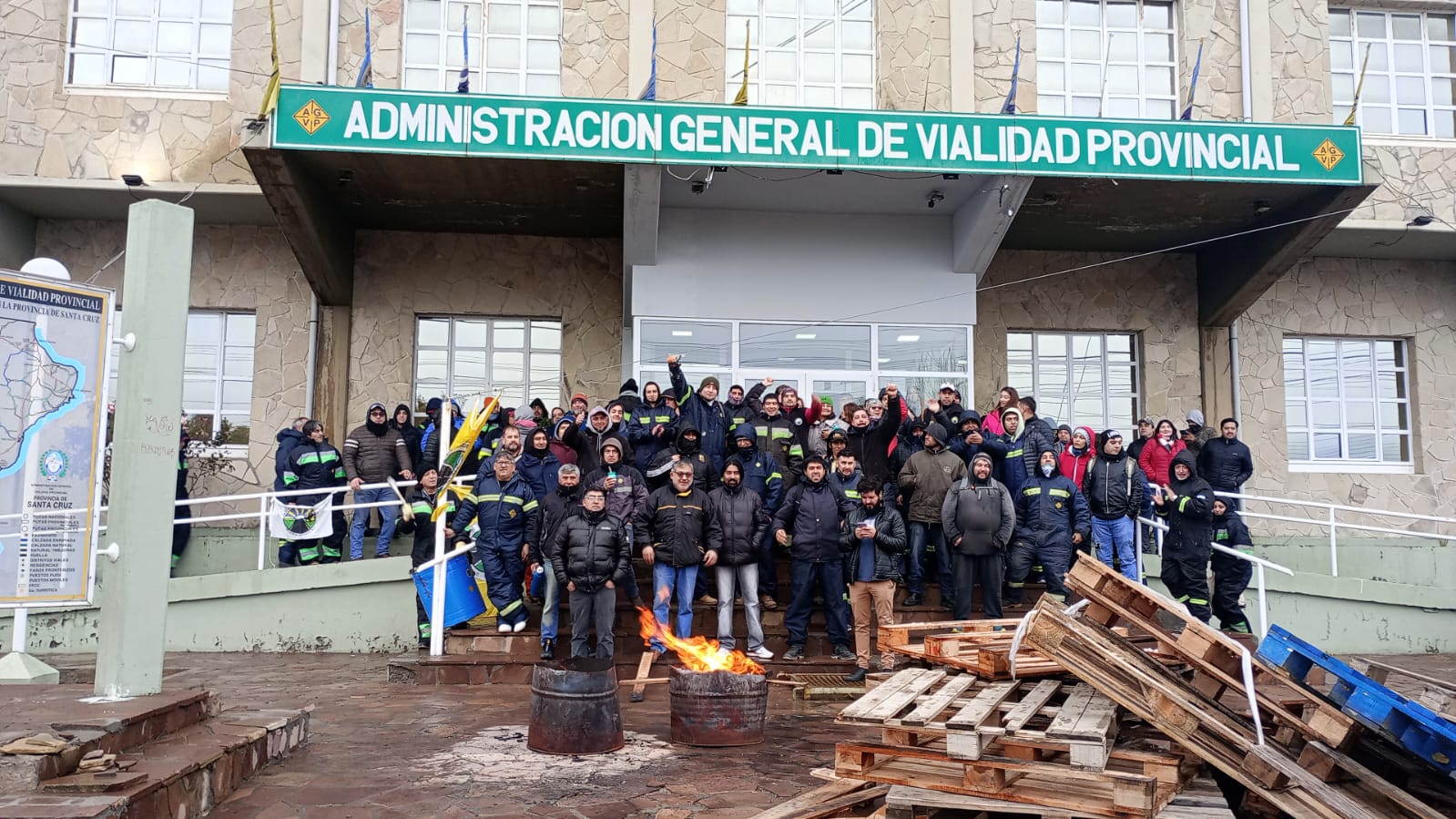 Acompañamos la lucha de los Trabajadores Viales de Santa Cruz 